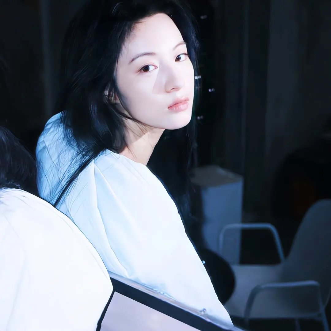 三个盗贼和狮子